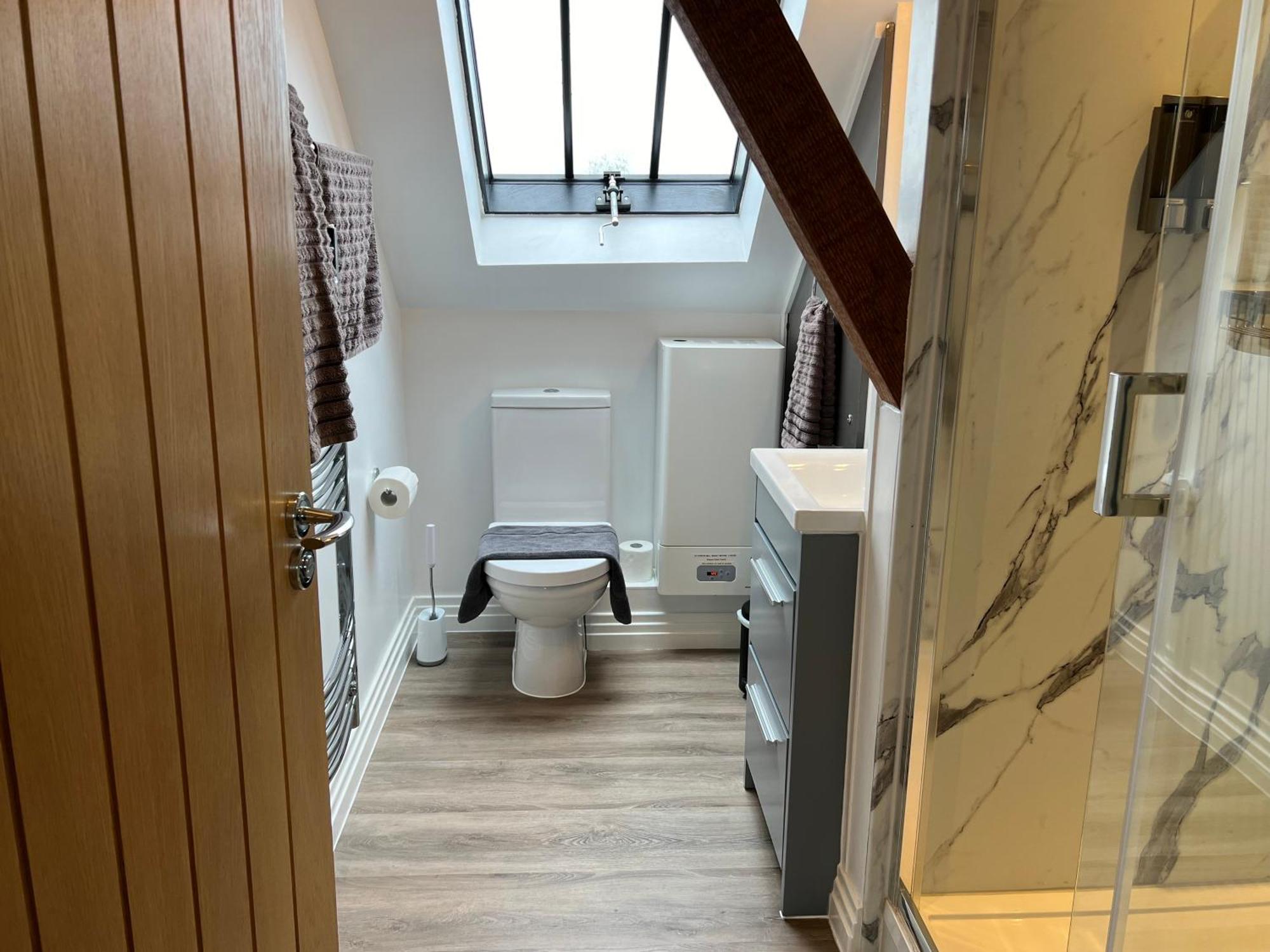 Glastonbury Secret Retreat - 1 Bd Split-Level Apt, Sleeps 3 Экстерьер фото