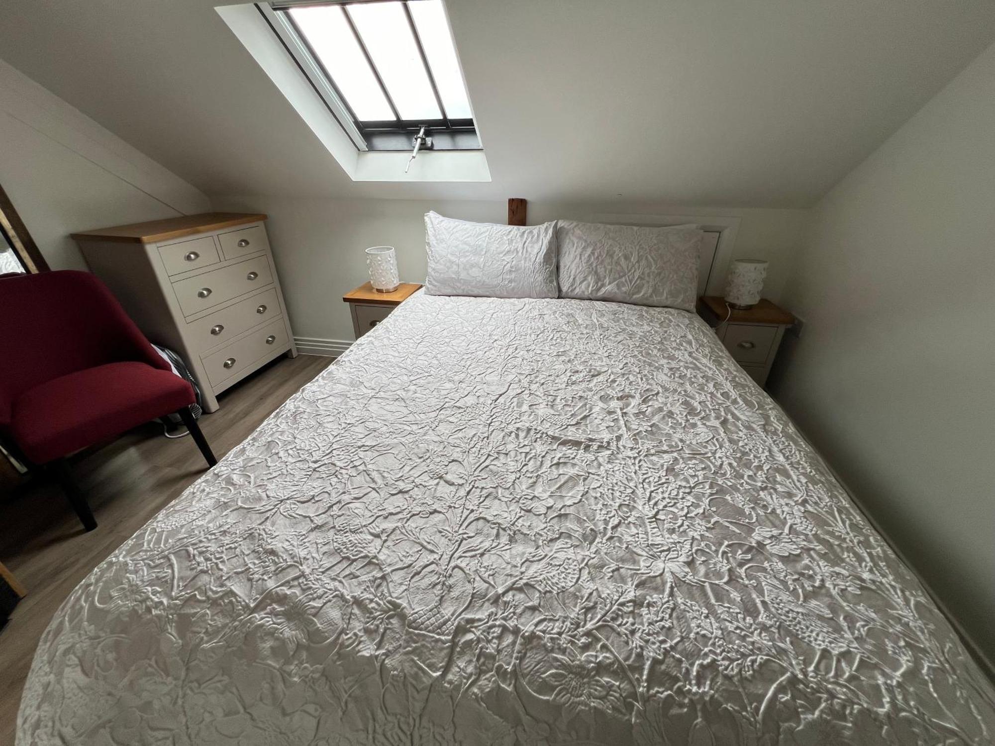 Glastonbury Secret Retreat - 1 Bd Split-Level Apt, Sleeps 3 Экстерьер фото