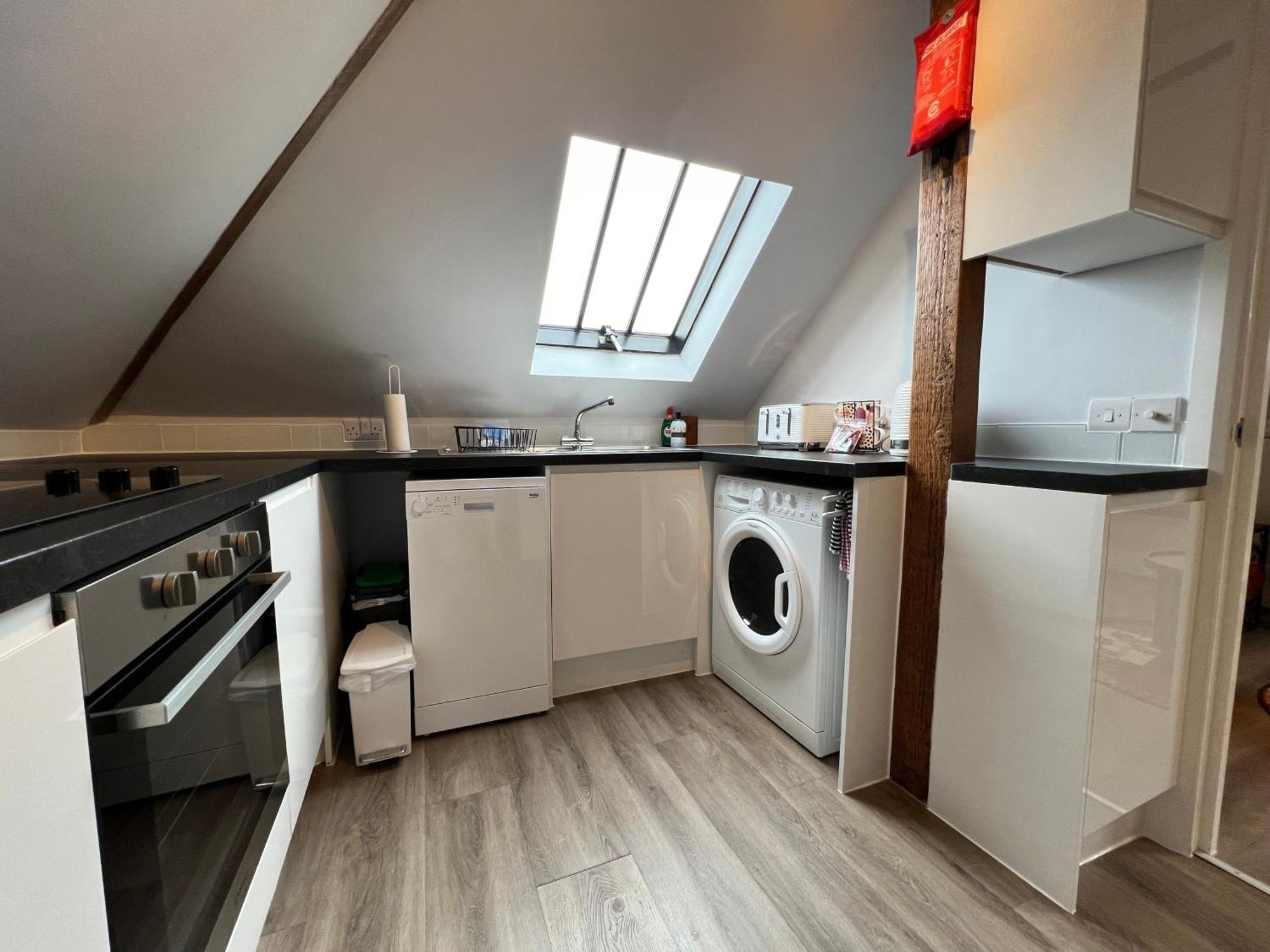 Glastonbury Secret Retreat - 1 Bd Split-Level Apt, Sleeps 3 Экстерьер фото