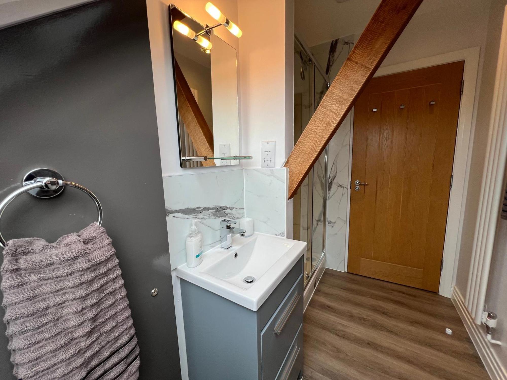 Glastonbury Secret Retreat - 1 Bd Split-Level Apt, Sleeps 3 Экстерьер фото
