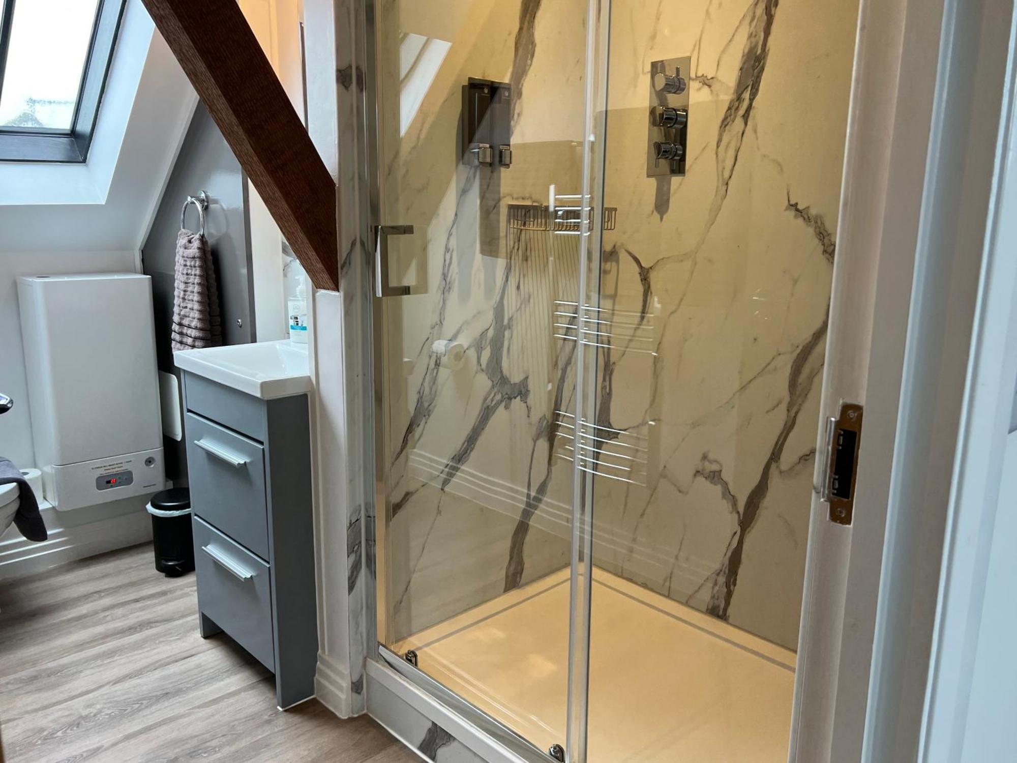 Glastonbury Secret Retreat - 1 Bd Split-Level Apt, Sleeps 3 Экстерьер фото