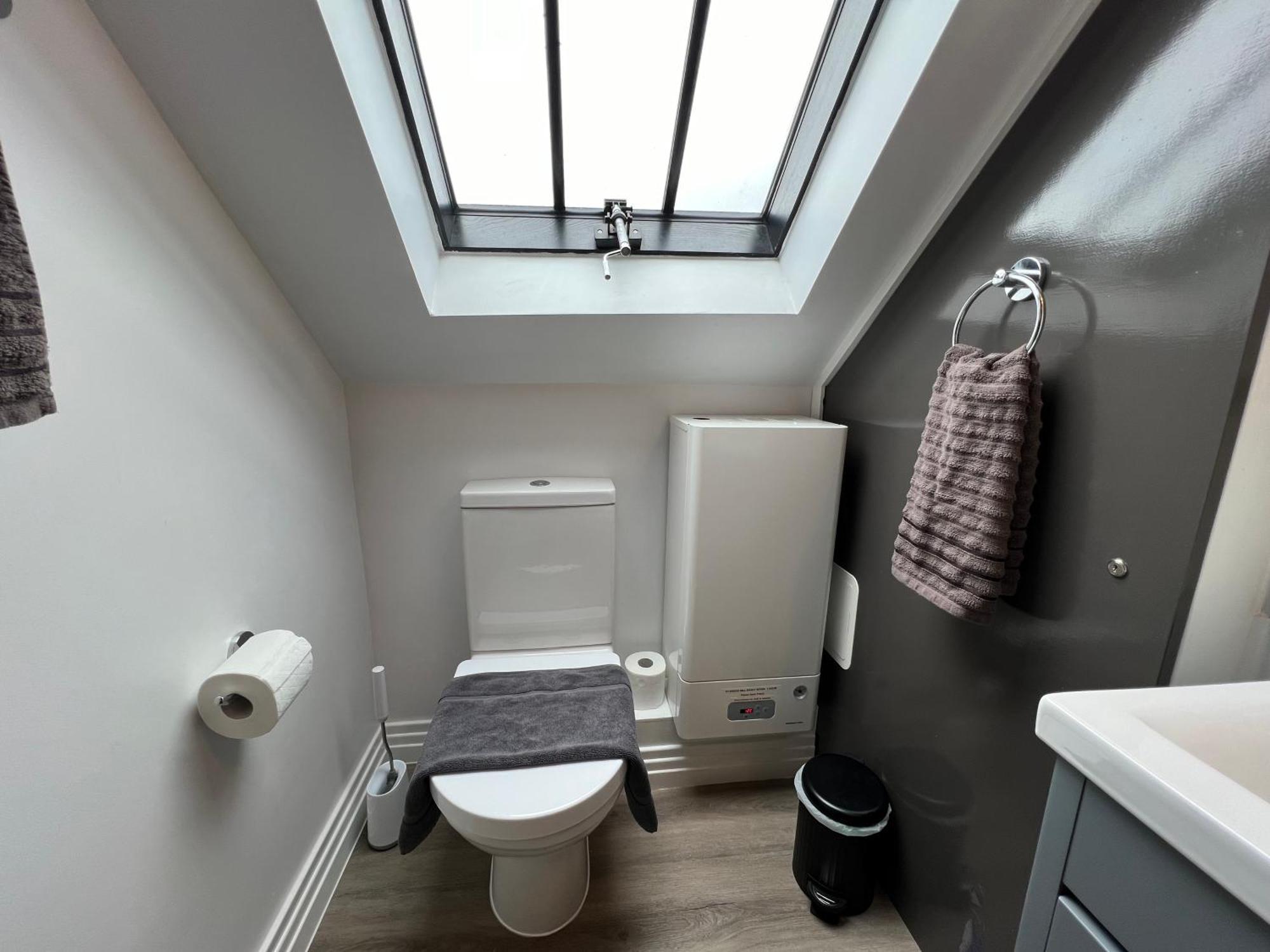 Glastonbury Secret Retreat - 1 Bd Split-Level Apt, Sleeps 3 Экстерьер фото