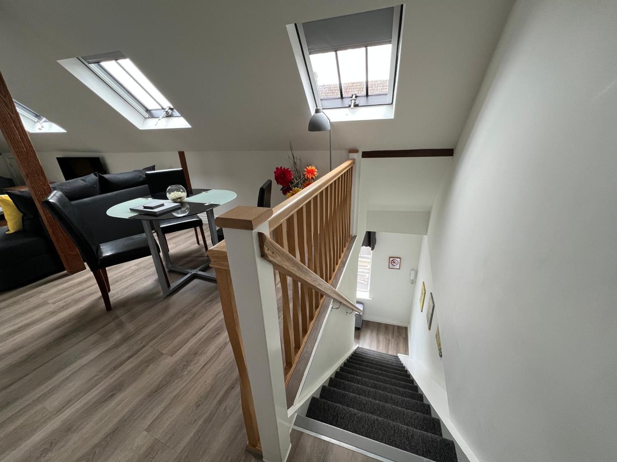 Glastonbury Secret Retreat - 1 Bd Split-Level Apt, Sleeps 3 Экстерьер фото