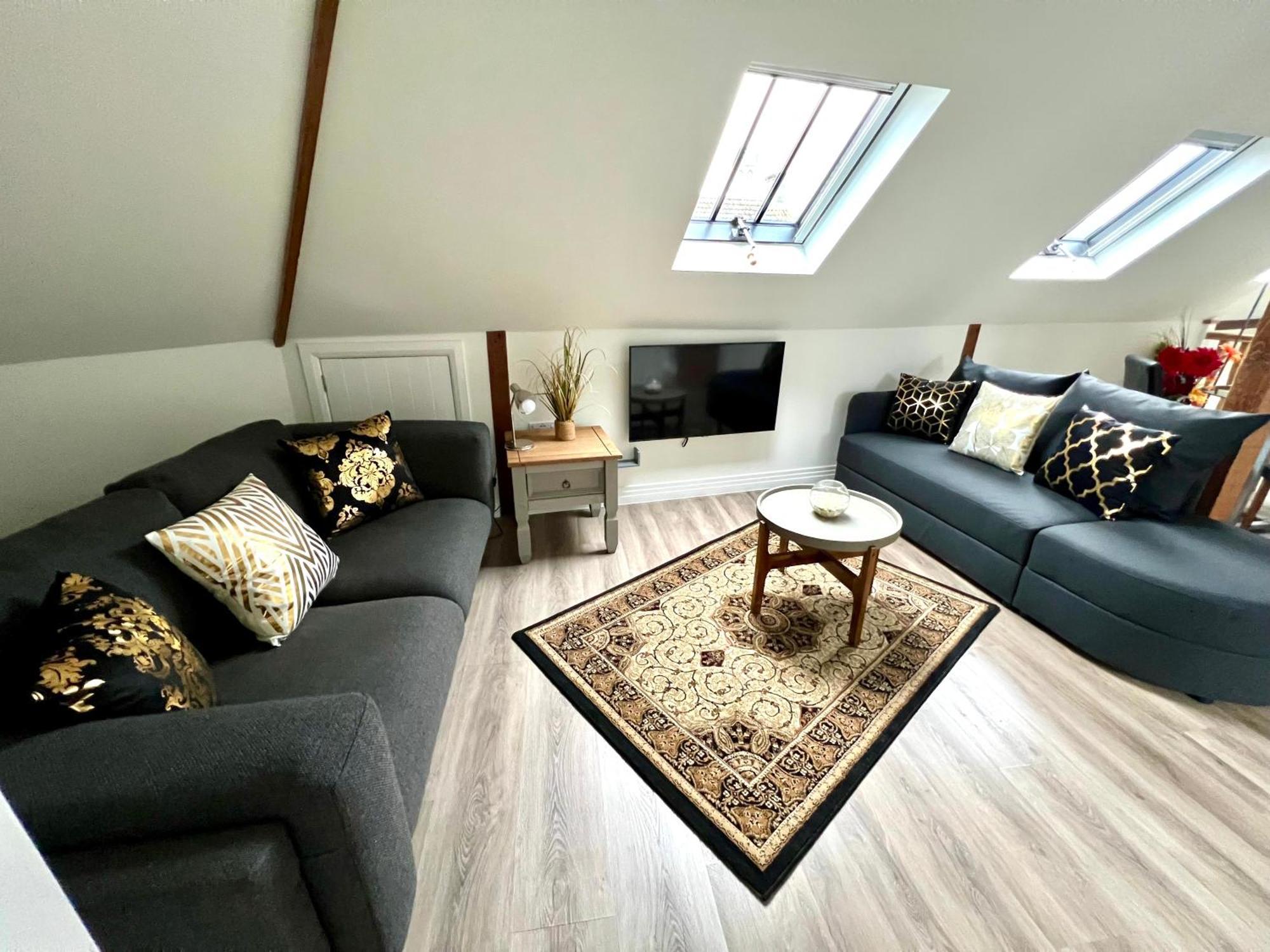 Glastonbury Secret Retreat - 1 Bd Split-Level Apt, Sleeps 3 Экстерьер фото