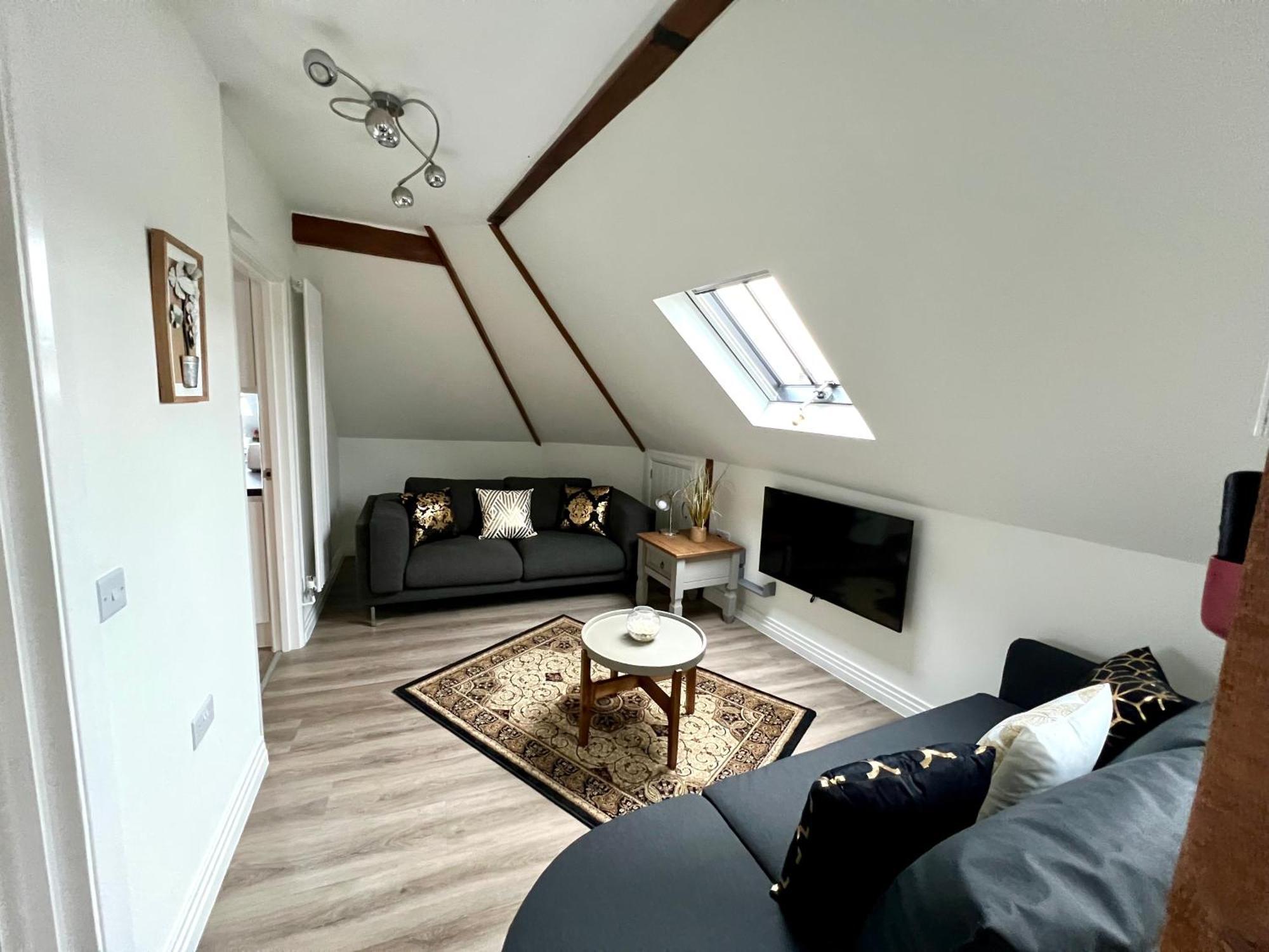 Glastonbury Secret Retreat - 1 Bd Split-Level Apt, Sleeps 3 Экстерьер фото