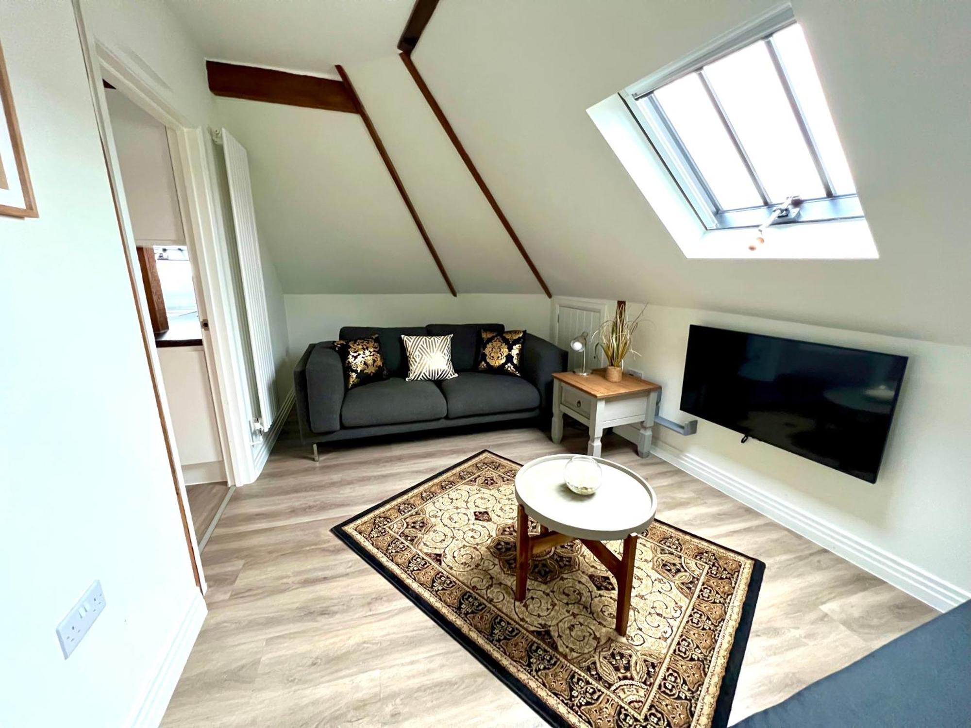 Glastonbury Secret Retreat - 1 Bd Split-Level Apt, Sleeps 3 Экстерьер фото