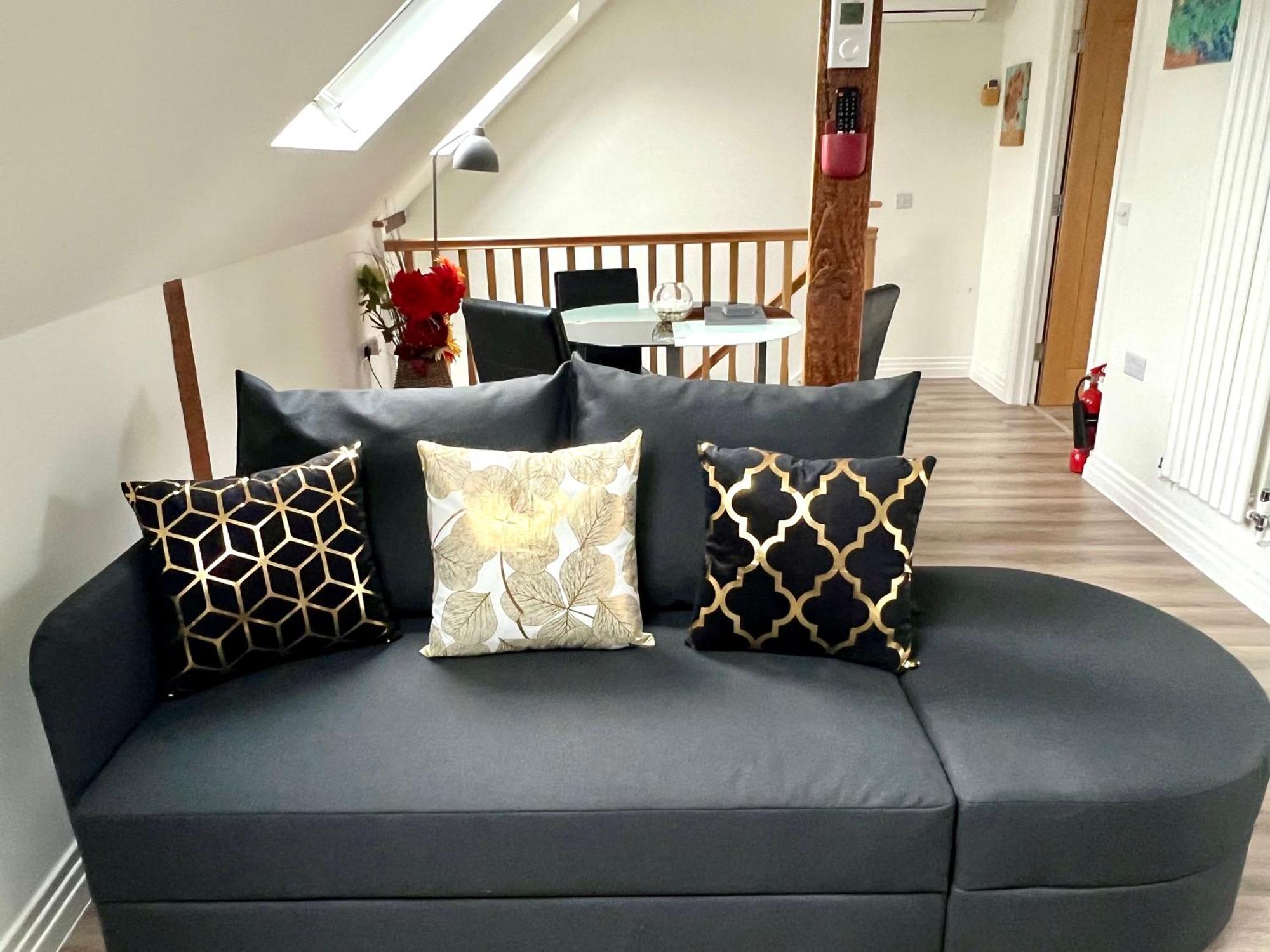 Glastonbury Secret Retreat - 1 Bd Split-Level Apt, Sleeps 3 Экстерьер фото